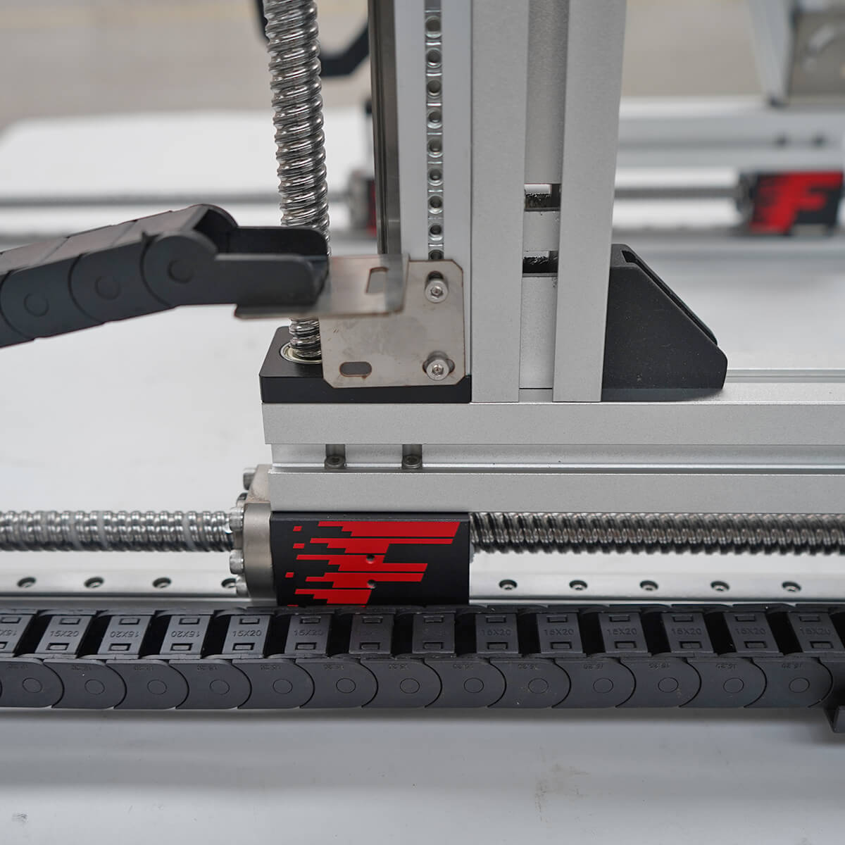 定製三軸（zhóu）龍門滑台（tái）