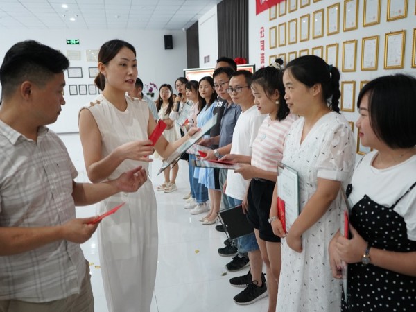 優秀員工頒獎（jiǎng）